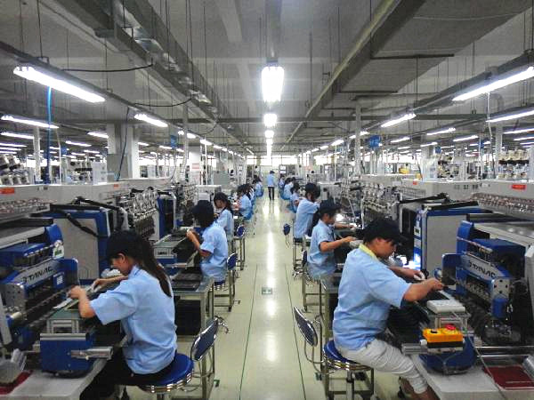 电阻电容生产车间